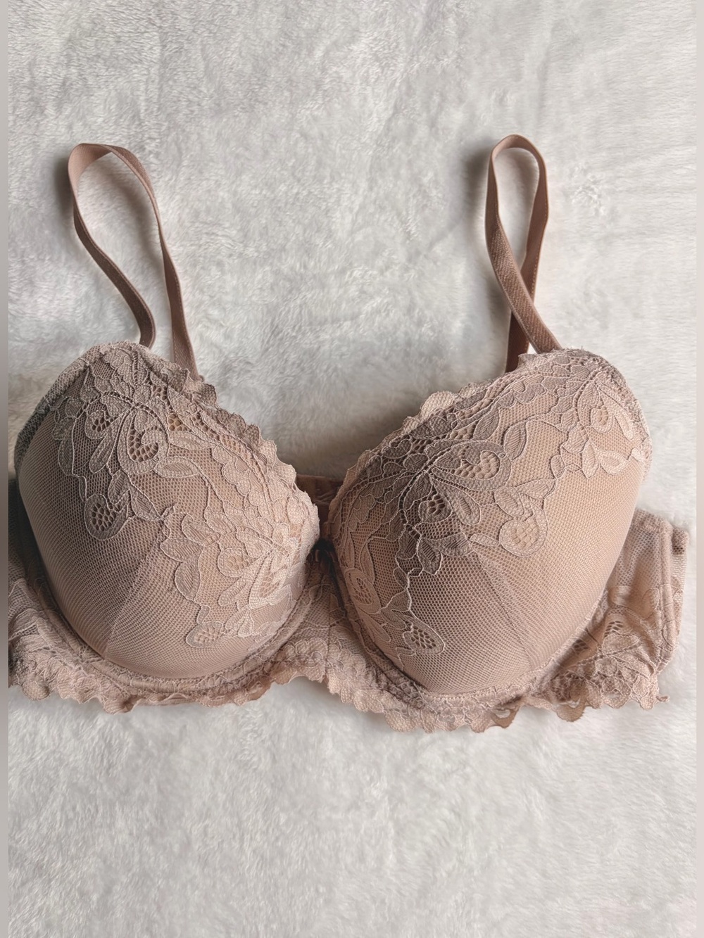 Women's Lace Underwire Bra - Beige Nude Lightweight Back Closure, Size 38D